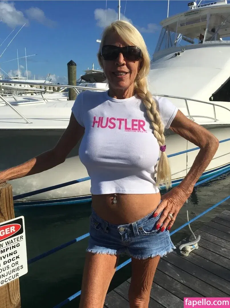 Hotwives XXX / hotwifeemma / katiejaneuk Onlyfans Photo Gallery 