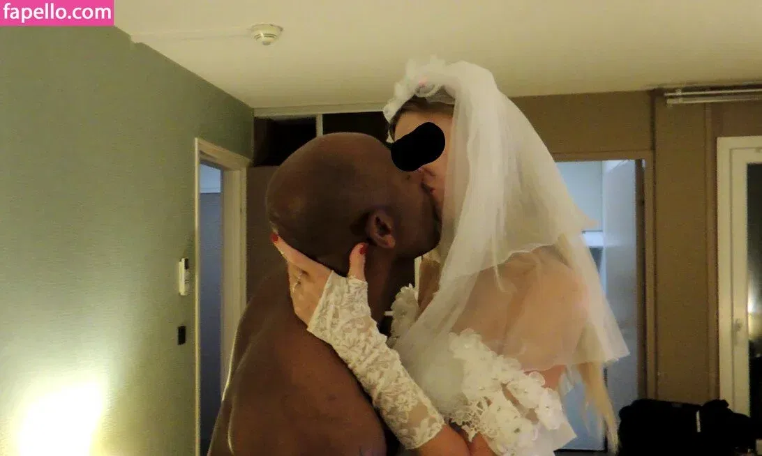 Hotwives XXX / hotwifeemma / katiejaneuk Onlyfans Photo Gallery 