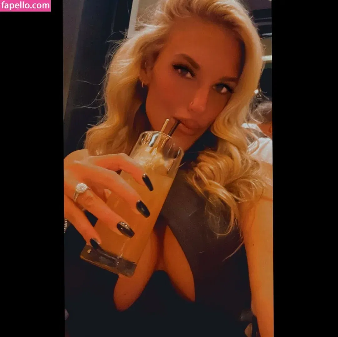 Hotwives XXX / hotwifeemma / katiejaneuk Onlyfans Photo Gallery 