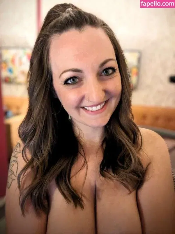 Hotwives XXX / hotwifeemma / katiejaneuk Onlyfans Photo Gallery 