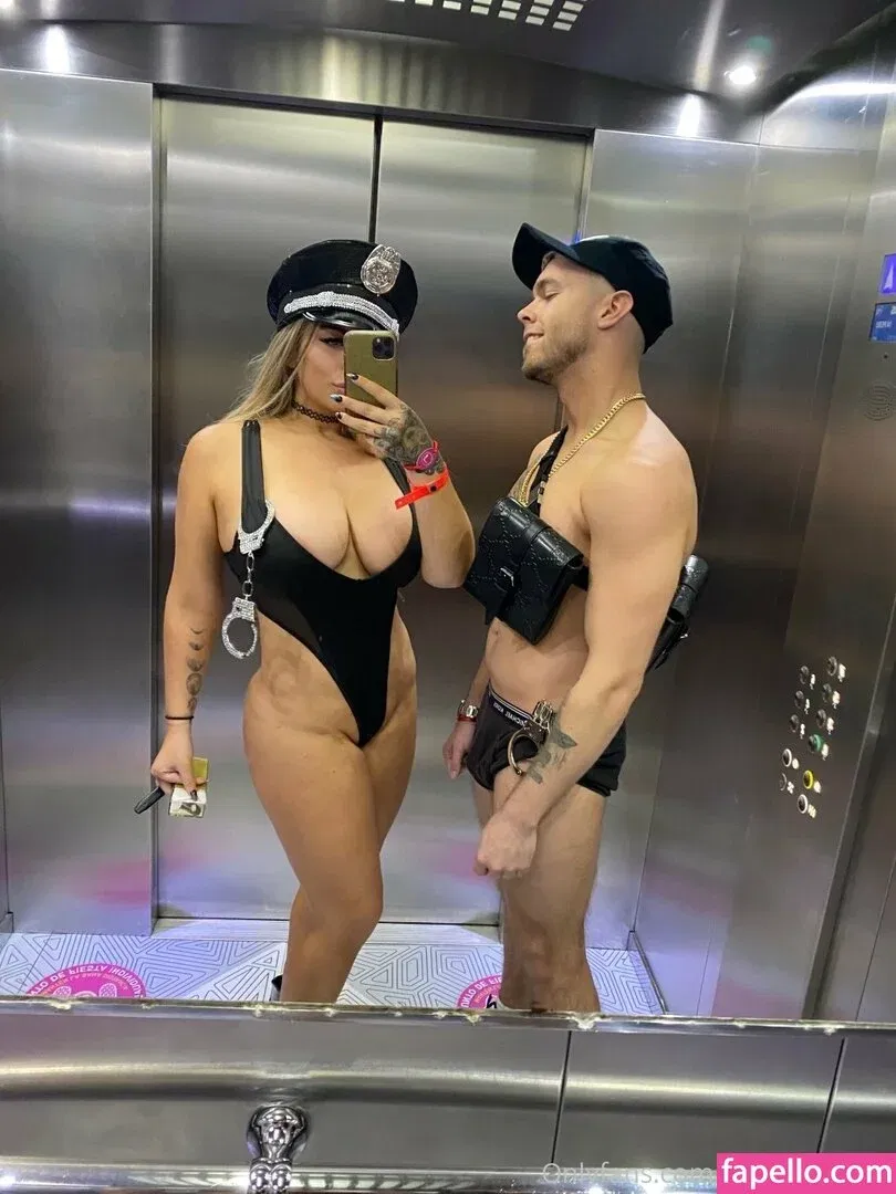 Hotwives XXX / hotwifeemma / katiejaneuk Onlyfans Photo Gallery 