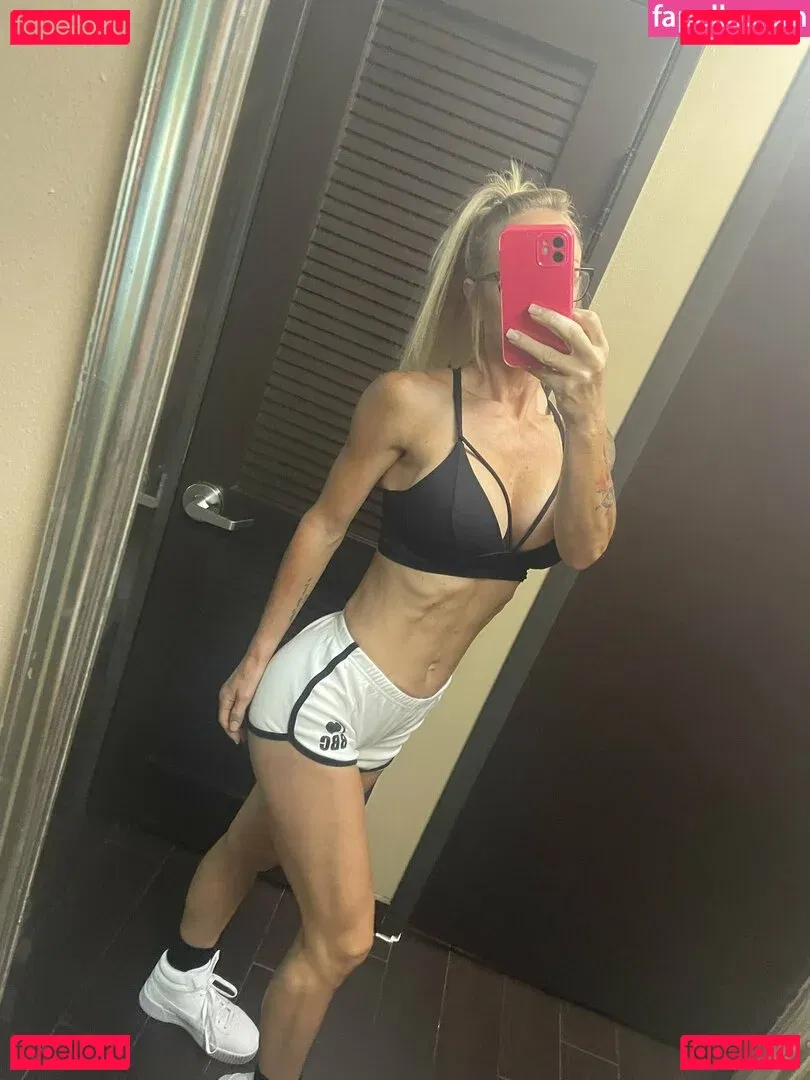 Hotwives XXX / hotwifeemma / katiejaneuk Onlyfans Photo Gallery 