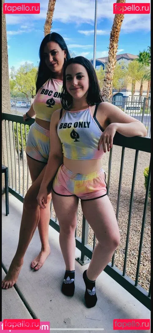 Hotwives XXX / hotwifeemma / katiejaneuk Onlyfans Photo Gallery 