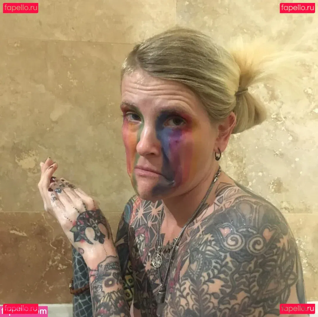 Hotwives XXX / hotwifeemma / katiejaneuk Onlyfans Photo Gallery 