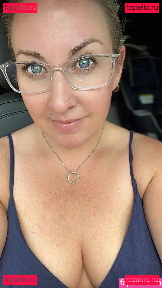 Hotwives XXX / hotwifeemma / katiejaneuk Onlyfans Photo Gallery 