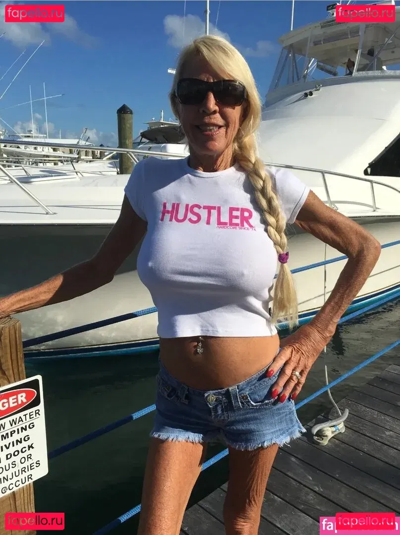 Hotwives XXX / hotwifeemma / katiejaneuk Onlyfans Photo Gallery 