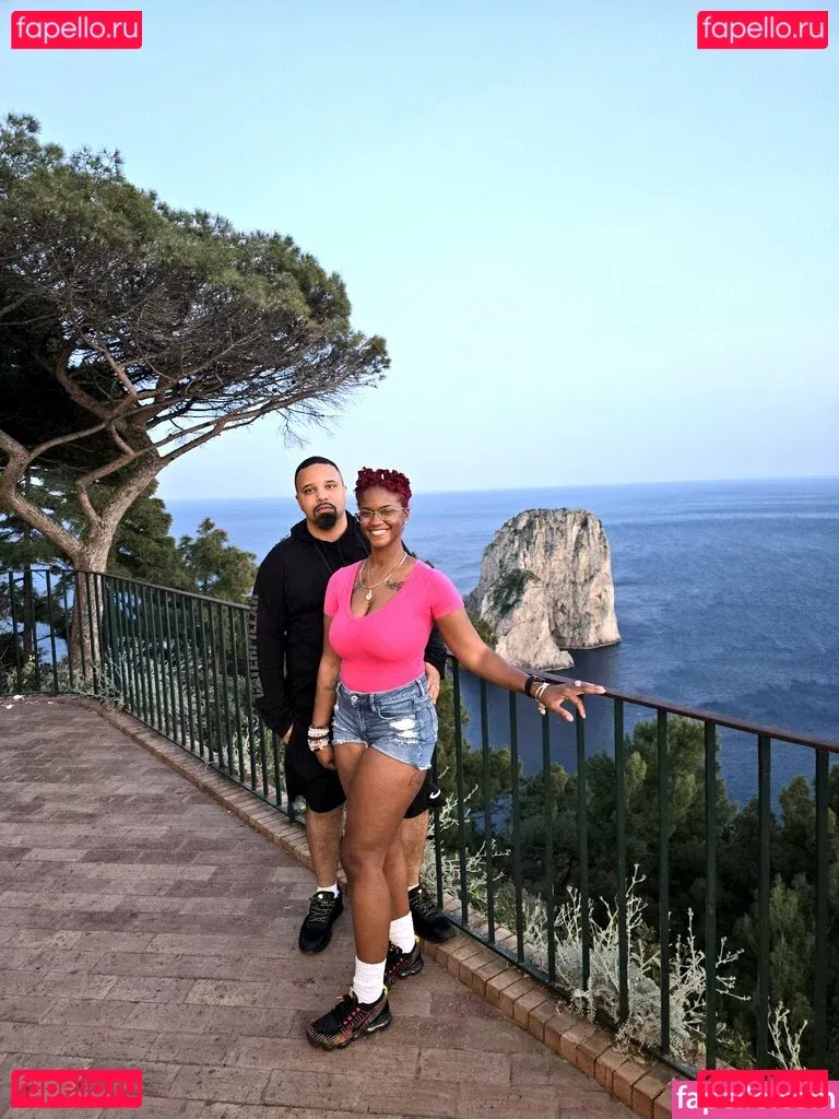 Hotwives XXX / hotwifeemma / katiejaneuk Onlyfans Photo Gallery 