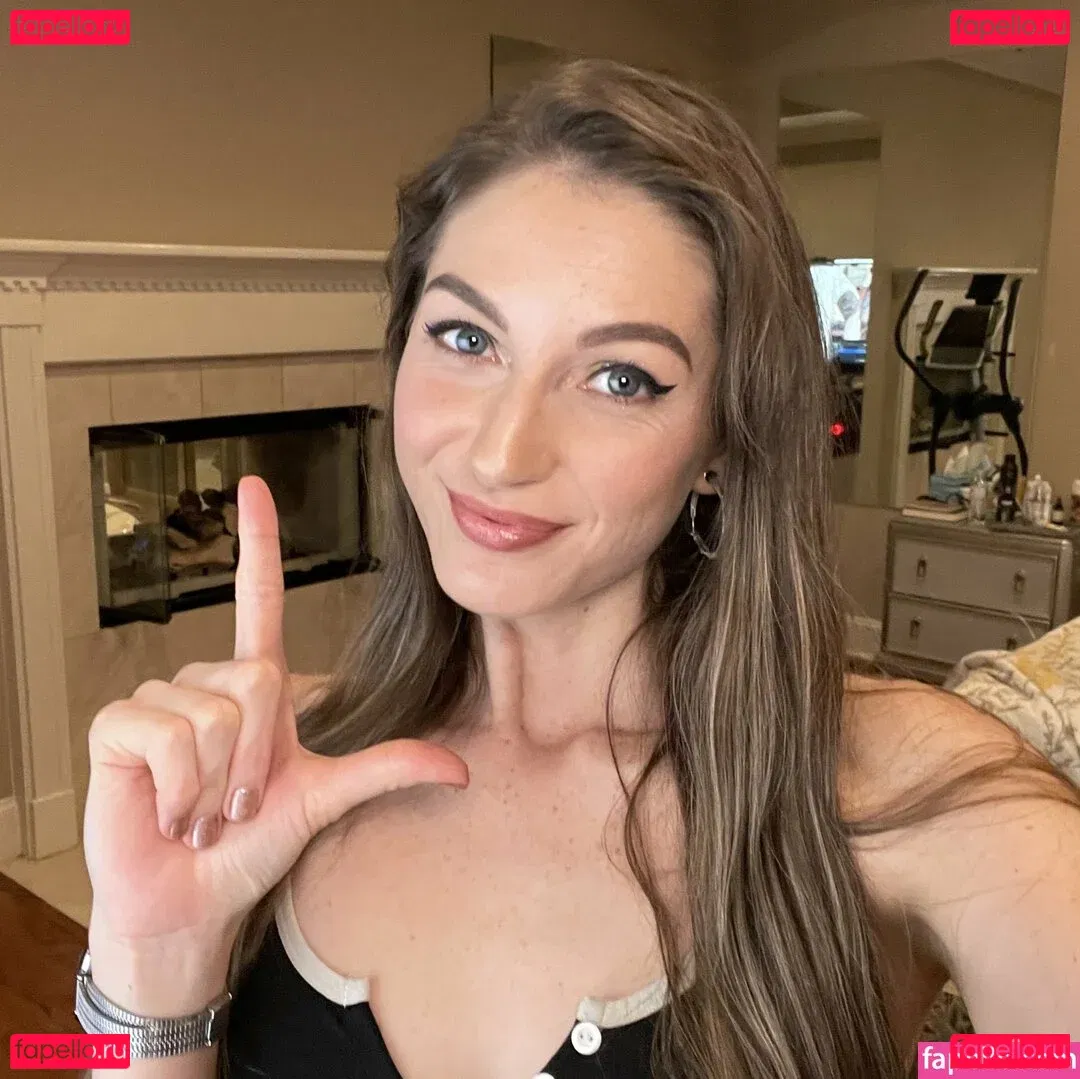 Hotwives XXX / hotwifeemma / katiejaneuk Onlyfans Photo Gallery 