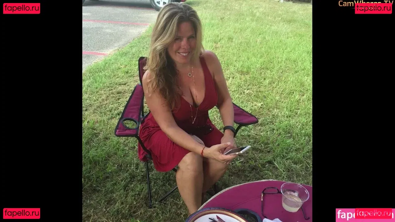 Hotwives XXX / hotwifeemma / katiejaneuk Onlyfans Photo Gallery 