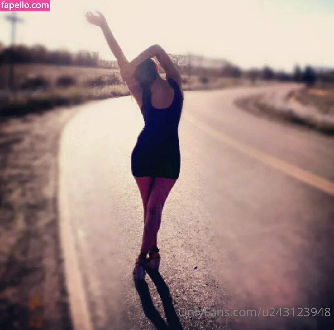 brunettewithcurls Onlyfans Photo Gallery 