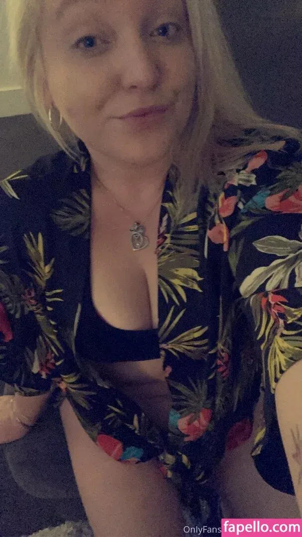 mommithiccc / officialmichellcc Onlyfans Photo Gallery 