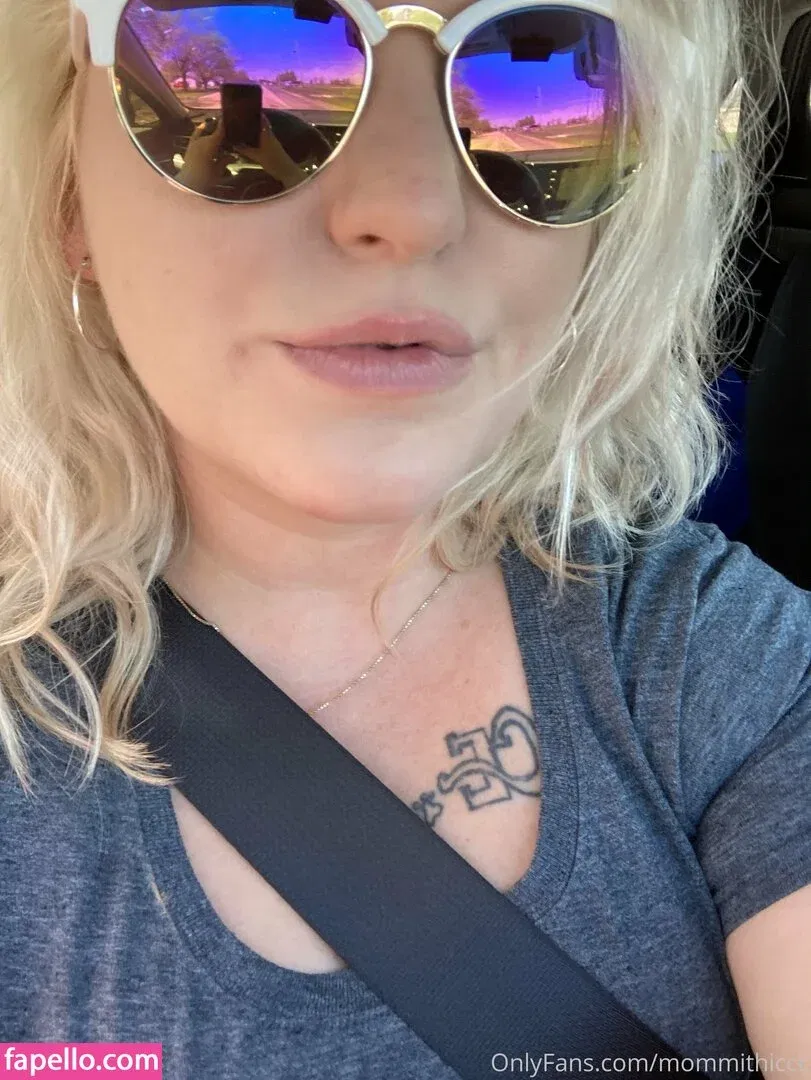 mommithiccc / officialmichellcc Onlyfans Photo Gallery 