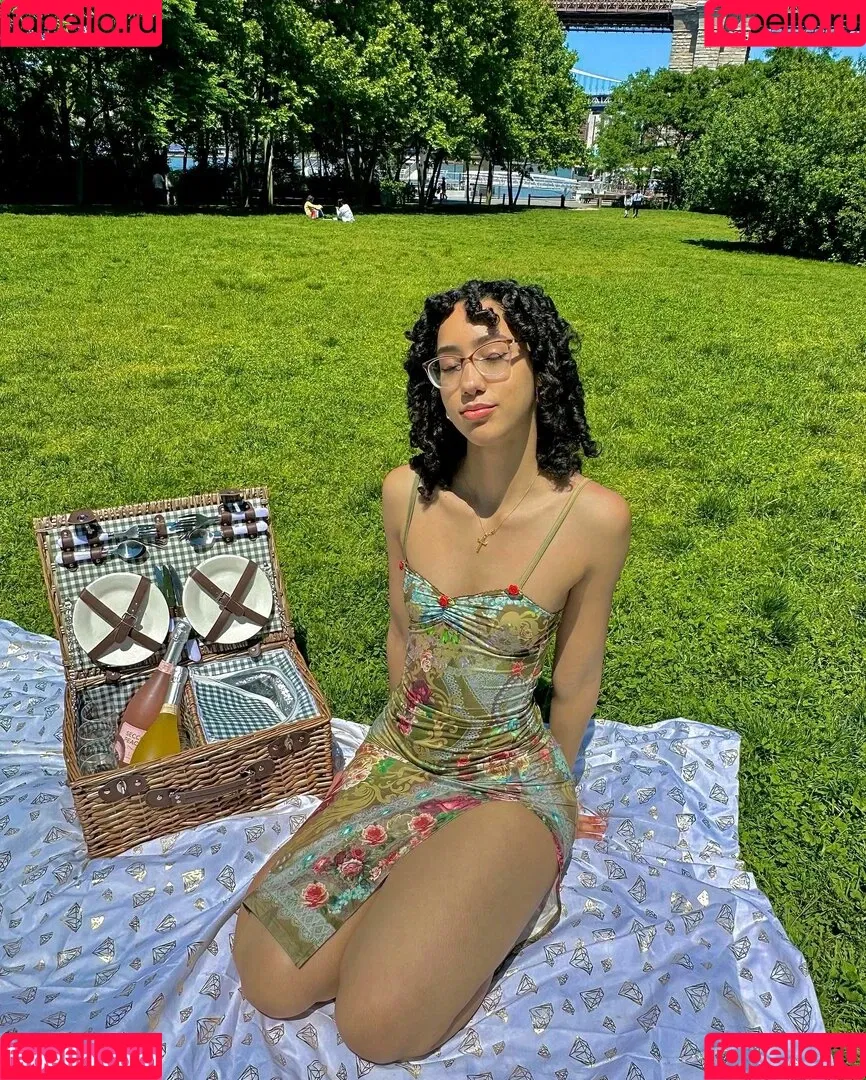 eliana / ewmxt / lalayravo / woahnatty Onlyfans Photo Gallery 
