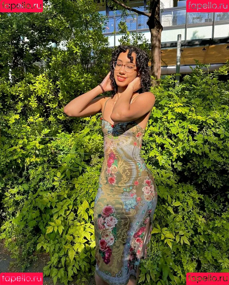 eliana / ewmxt / lalayravo / woahnatty Onlyfans Photo Gallery 