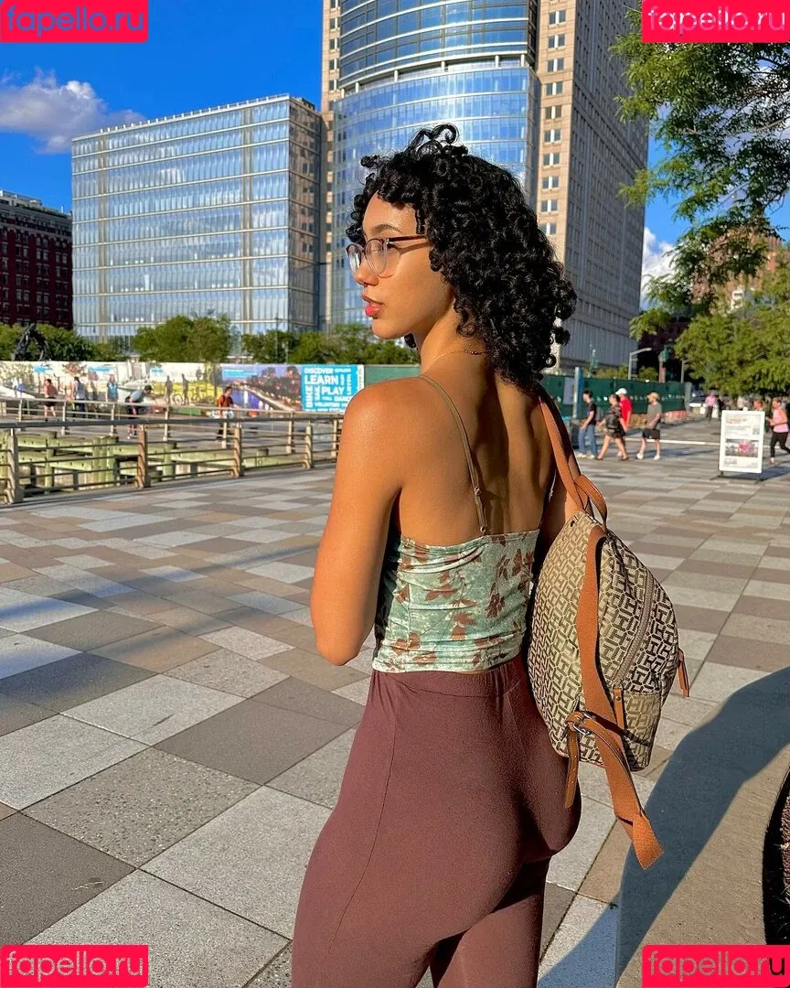 eliana / ewmxt / lalayravo / woahnatty Onlyfans Photo Gallery 
