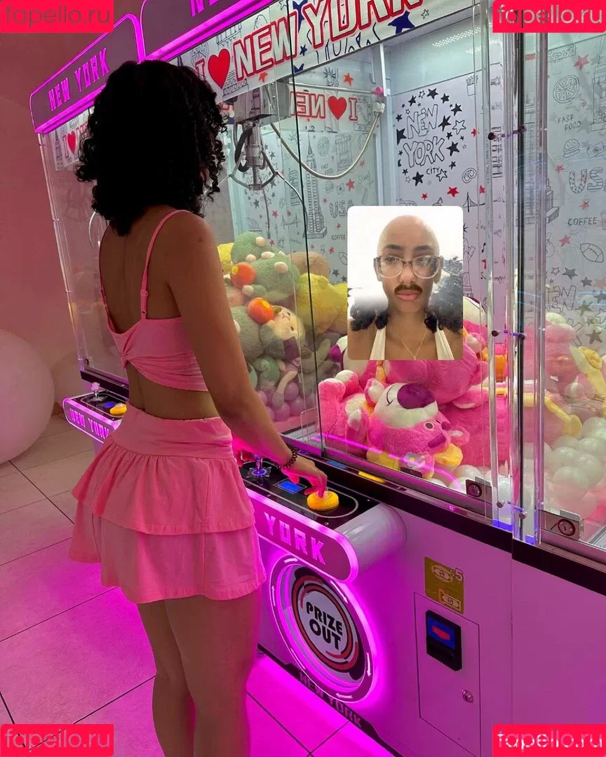 eliana / ewmxt / lalayravo / woahnatty Onlyfans Photo Gallery 