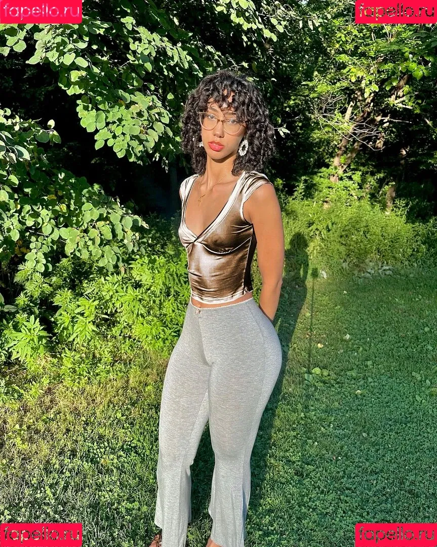 eliana / ewmxt / lalayravo / woahnatty Onlyfans Photo Gallery 