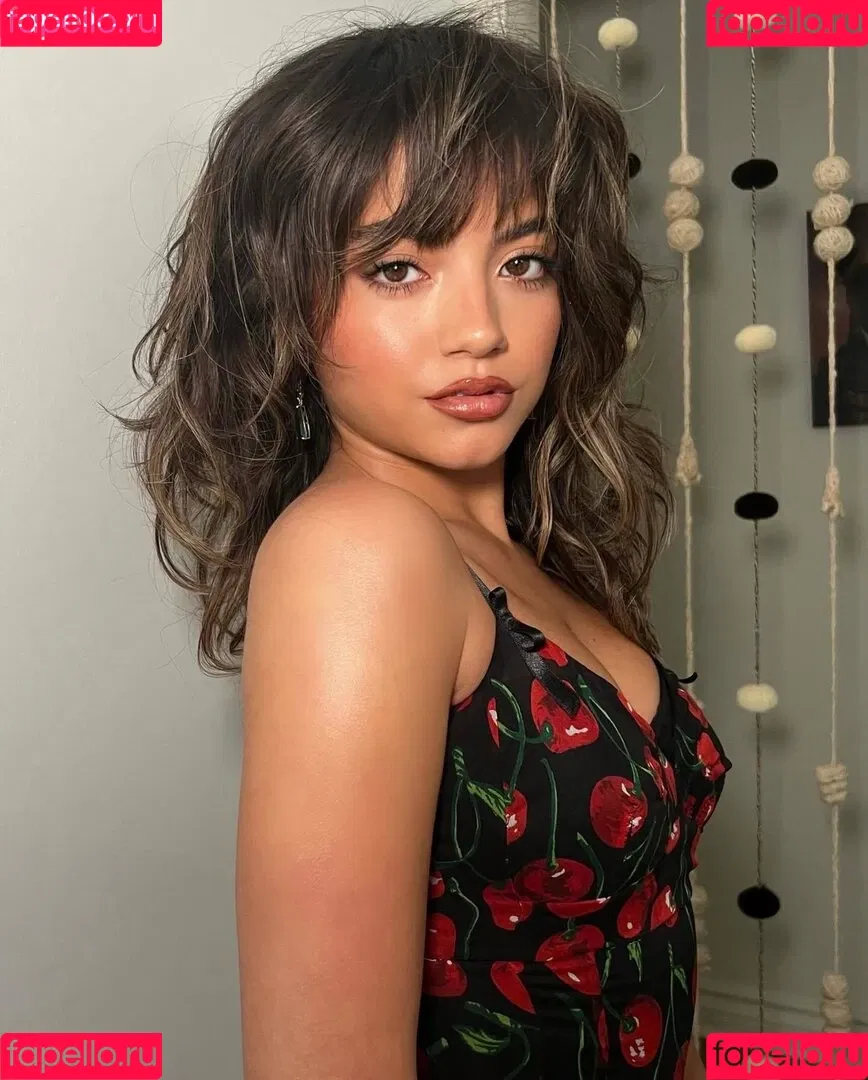 Isabela Merced / isabelamerced Onlyfans Photo Gallery 