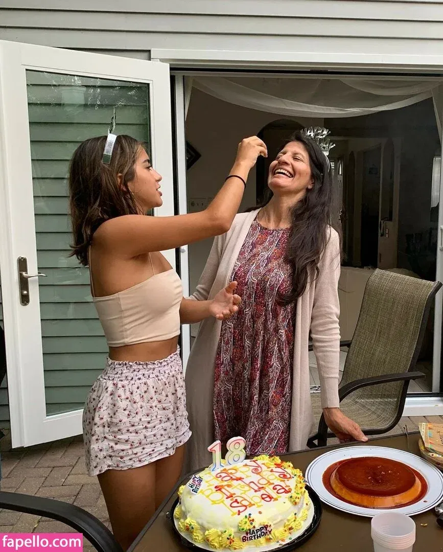 Isabela Merced / isabelamerced Onlyfans Photo Gallery 