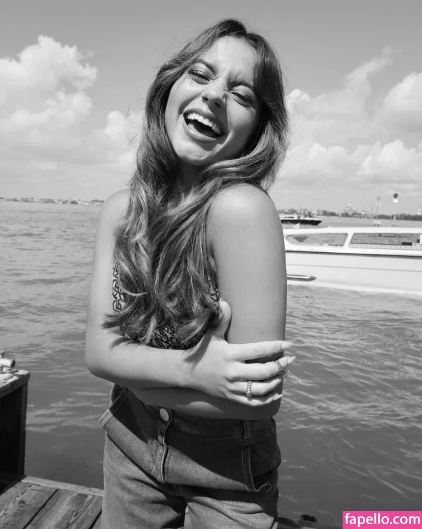 Isabela Merced / isabelamerced Onlyfans Photo Gallery 