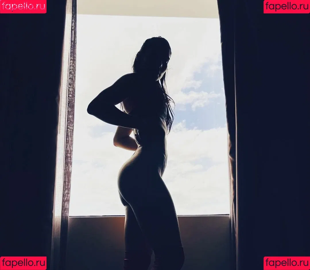 María León / mmmarieleon / sargentoleon Onlyfans Photo Gallery 