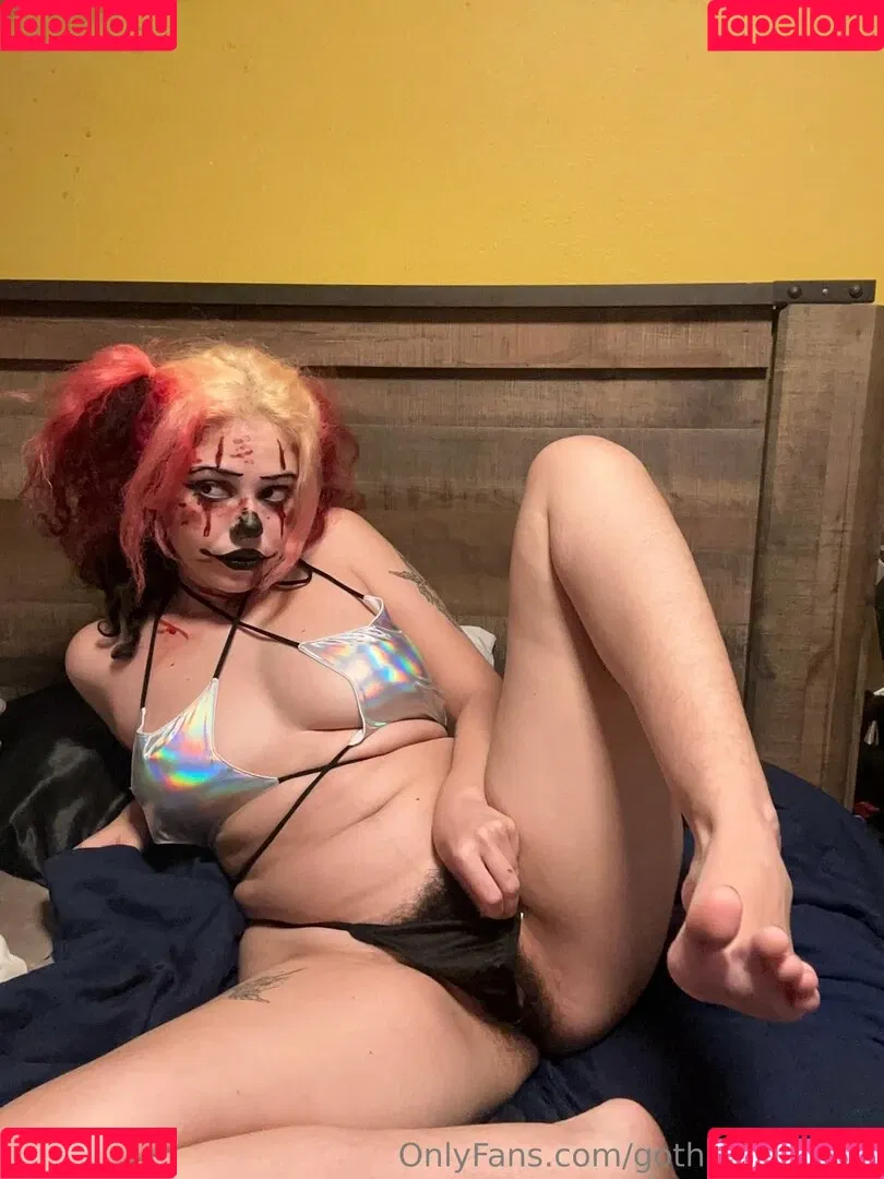 gothgamergirly / thegothmuse Onlyfans Photo Gallery 