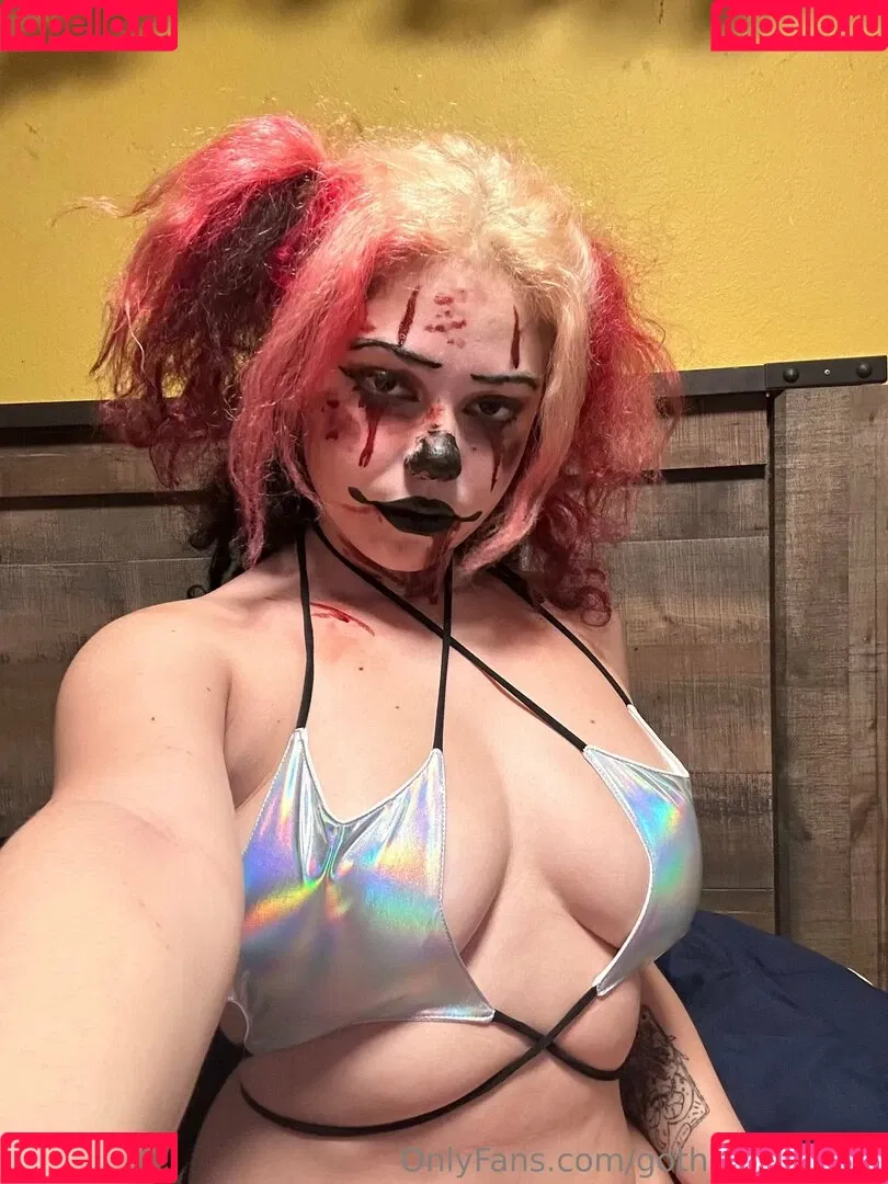 gothgamergirly / thegothmuse Onlyfans Photo Gallery 