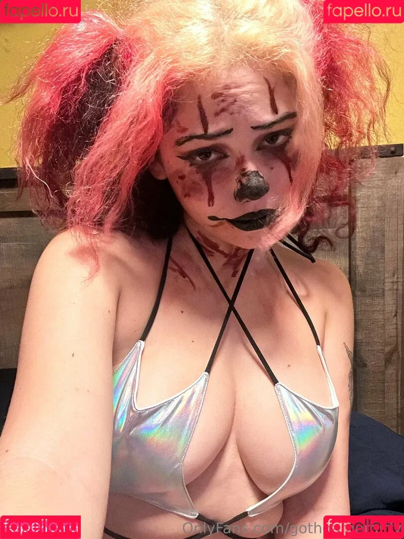 gothgamergirly / thegothmuse Onlyfans Photo Gallery 