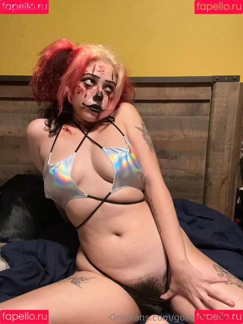 gothgamergirly / thegothmuse Onlyfans Photo Gallery 