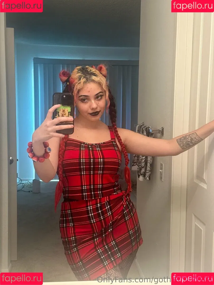 gothgamergirly / thegothmuse Onlyfans Photo Gallery 