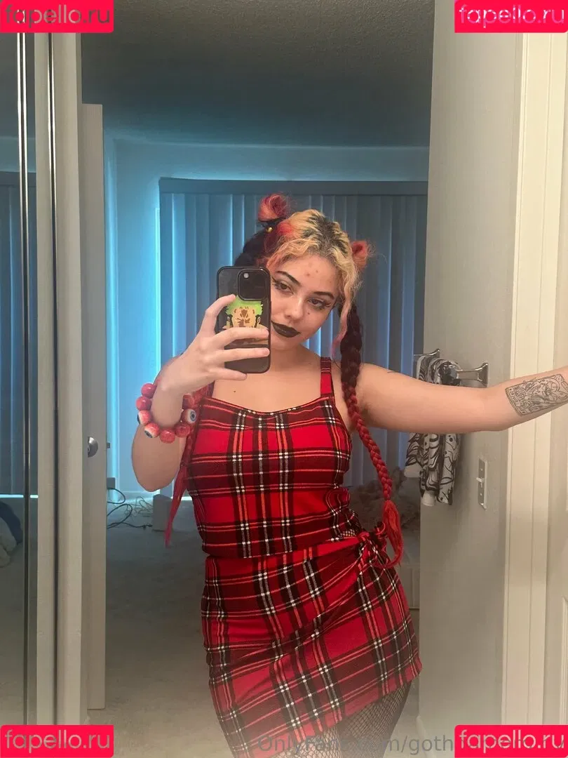 gothgamergirly / thegothmuse Onlyfans Photo Gallery 