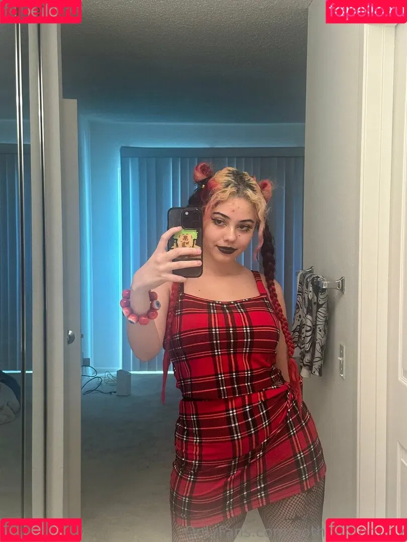 gothgamergirly / thegothmuse Onlyfans Photo Gallery 