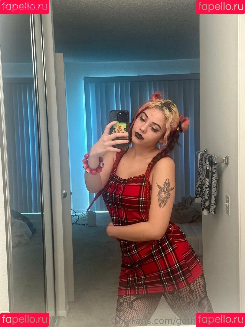 gothgamergirly / thegothmuse Onlyfans Photo Gallery 