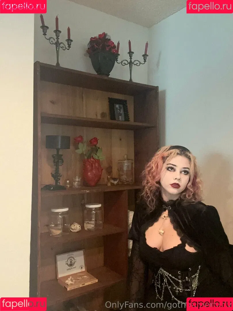 gothgamergirly / thegothmuse Onlyfans Photo Gallery 