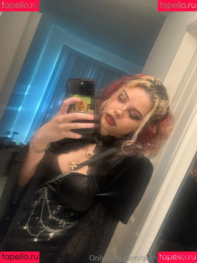 gothgamergirly / thegothmuse Onlyfans Photo Gallery 