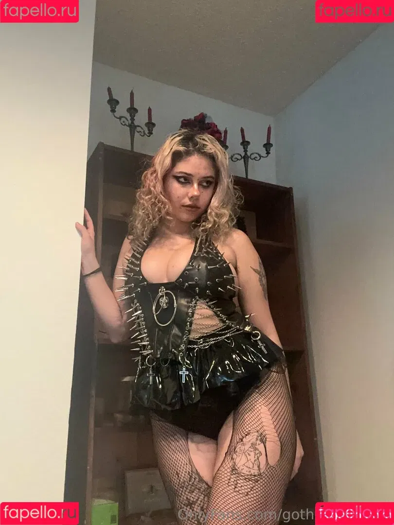 gothgamergirly / thegothmuse Onlyfans Photo Gallery 