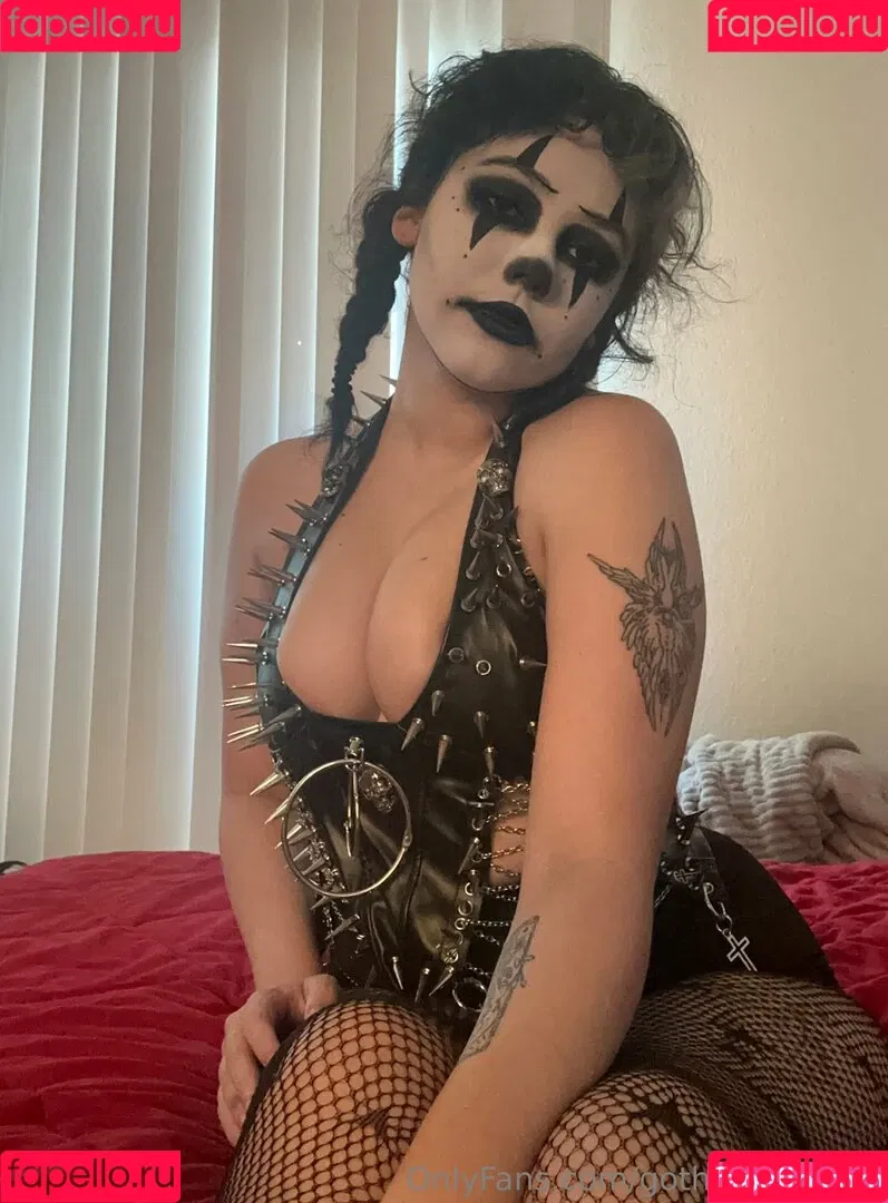 gothgamergirly / thegothmuse Onlyfans Photo Gallery 