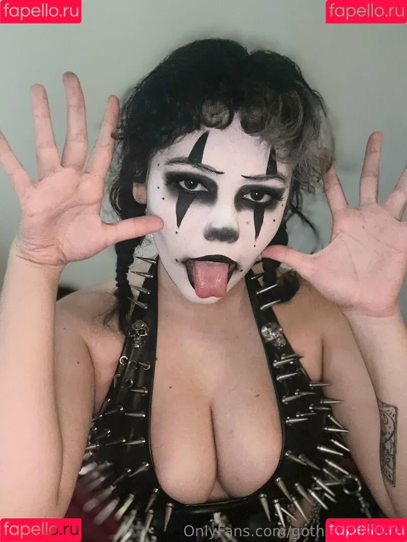 gothgamergirly / thegothmuse Onlyfans Photo Gallery 