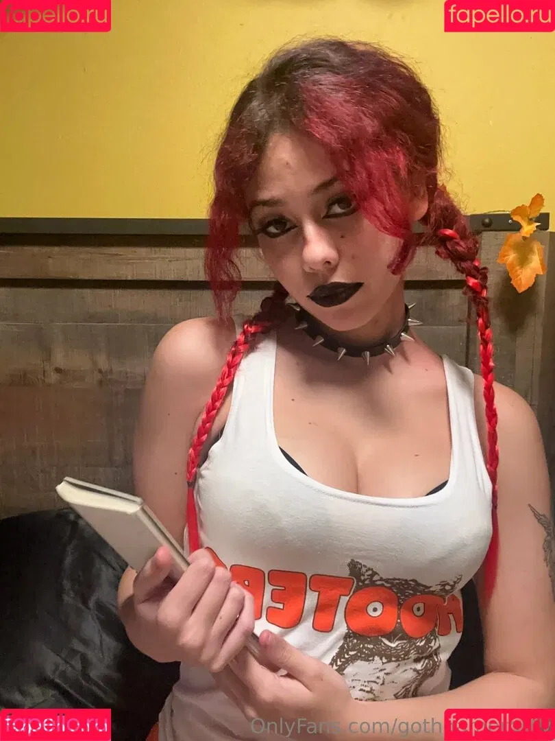gothgamergirly / thegothmuse Onlyfans Photo Gallery 