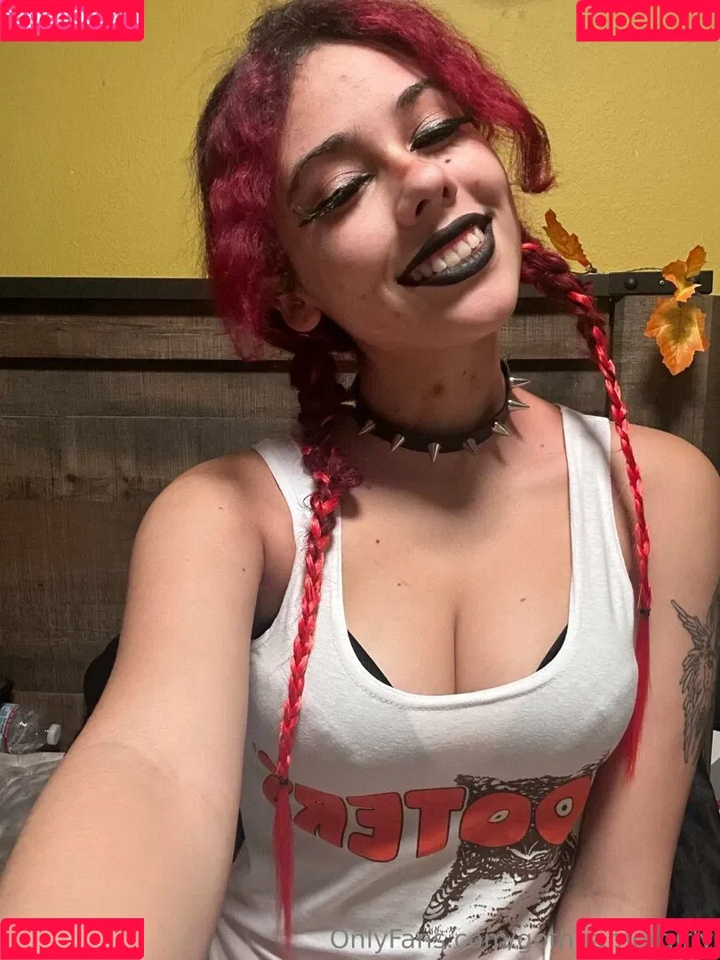 gothgamergirly / thegothmuse Onlyfans Photo Gallery 