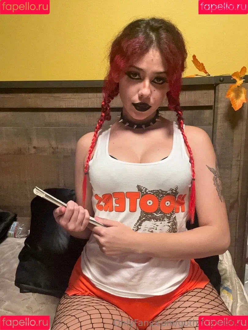 gothgamergirly / thegothmuse Onlyfans Photo Gallery 