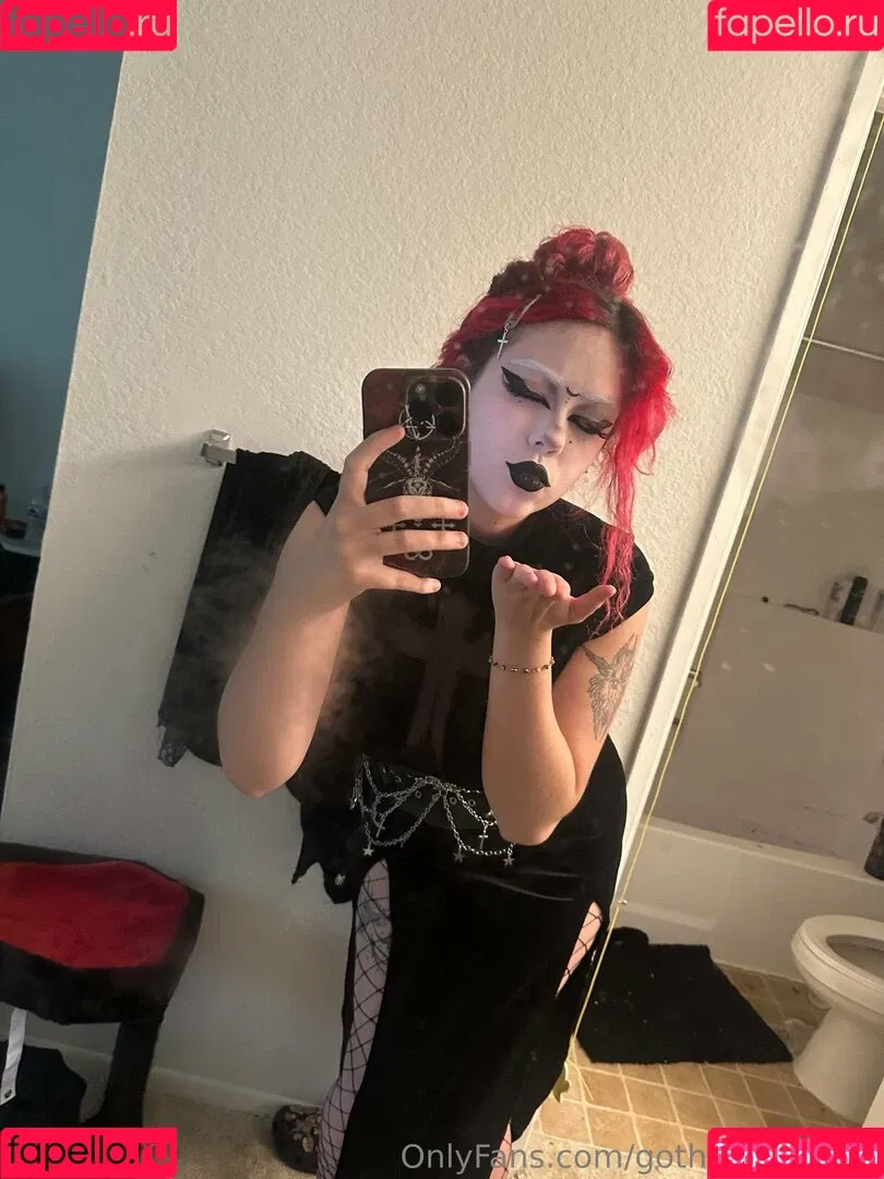 gothgamergirly / thegothmuse Onlyfans Photo Gallery 