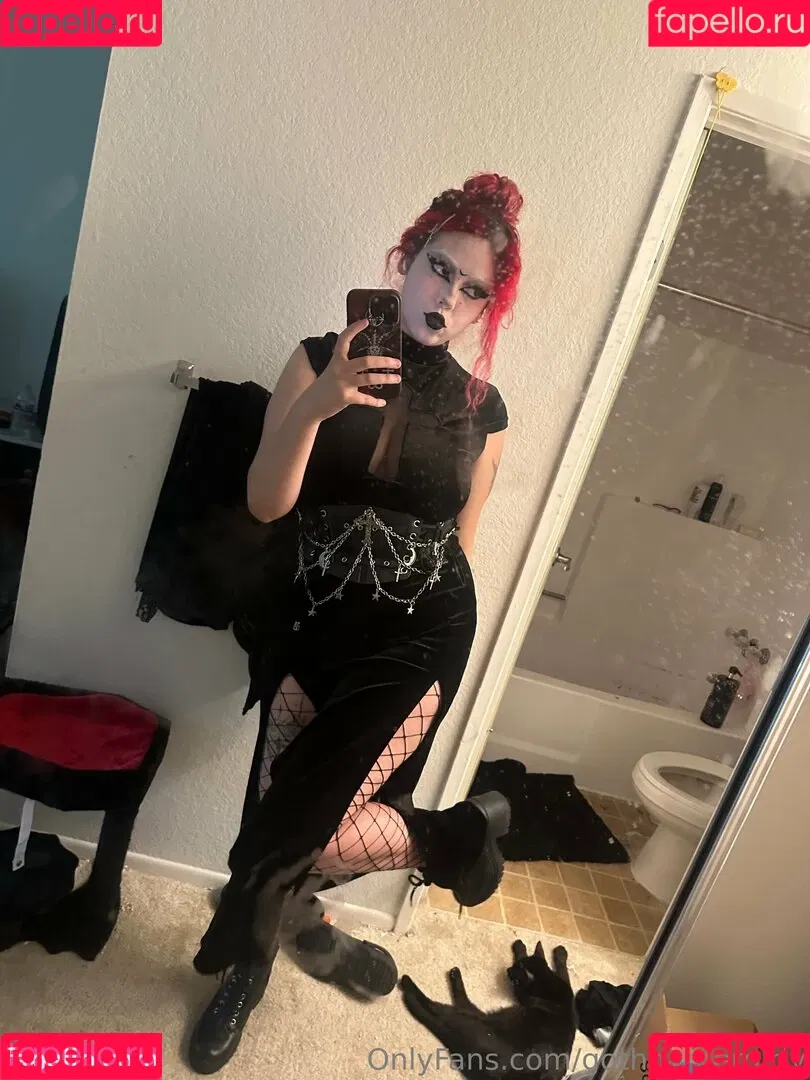 gothgamergirly / thegothmuse Onlyfans Photo Gallery 