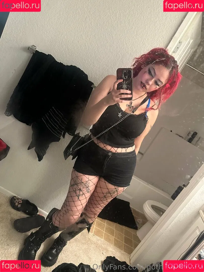 gothgamergirly / thegothmuse Onlyfans Photo Gallery 