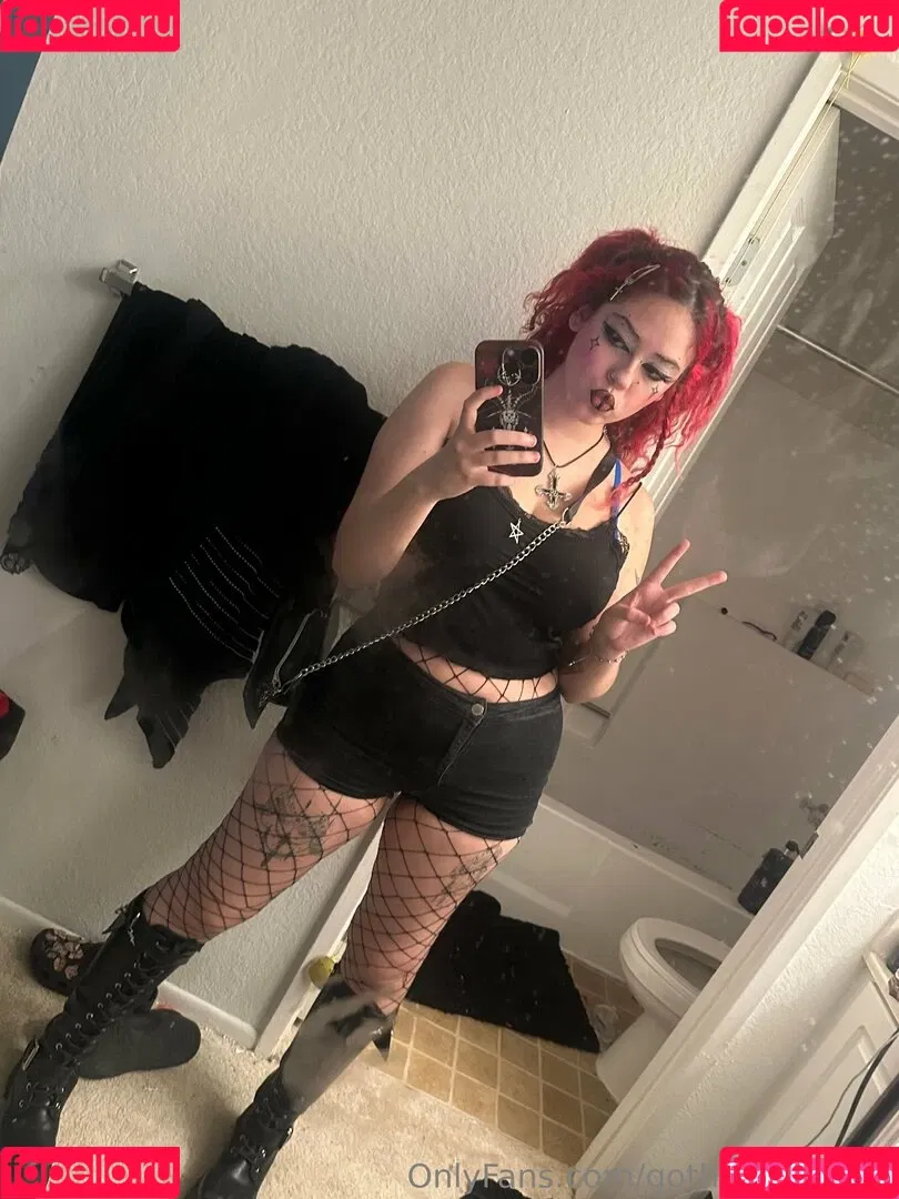 gothgamergirly / thegothmuse Onlyfans Photo Gallery 