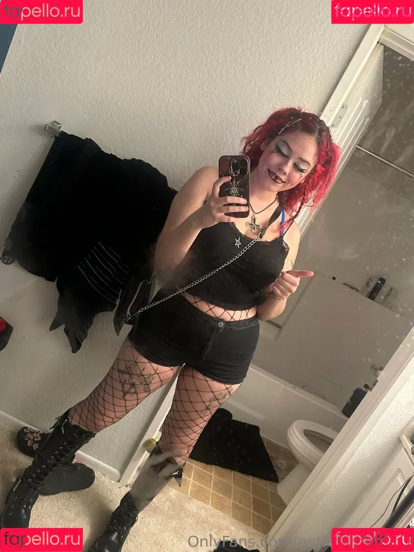 gothgamergirly / thegothmuse Onlyfans Photo Gallery 