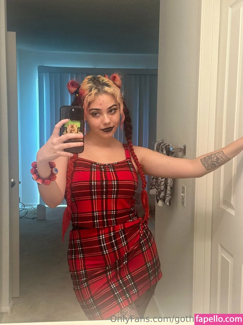 gothgamergirly / thegothmuse Onlyfans Photo Gallery 