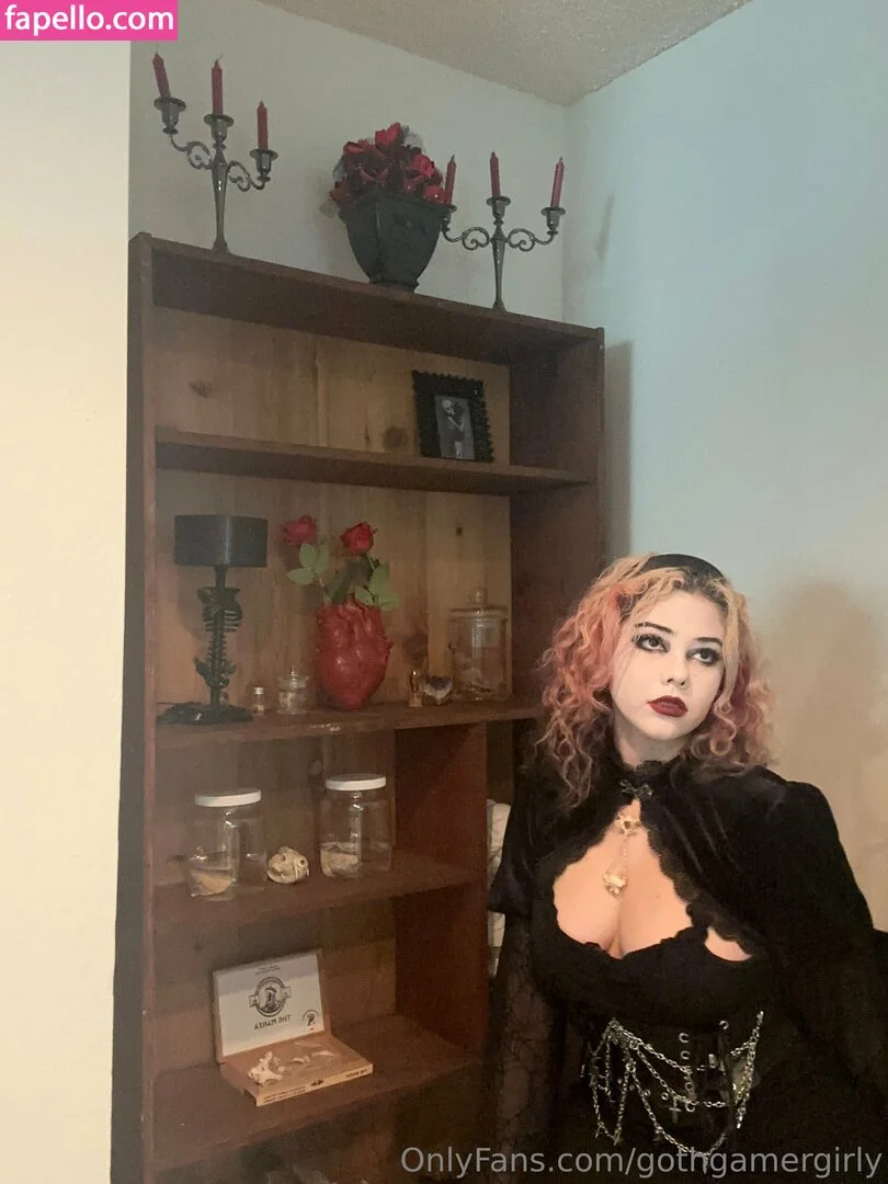 gothgamergirly / thegothmuse Onlyfans Photo Gallery 