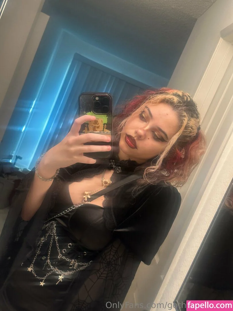gothgamergirly / thegothmuse Onlyfans Photo Gallery 