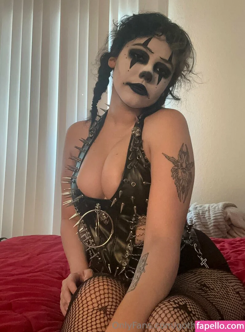 gothgamergirly / thegothmuse Onlyfans Photo Gallery 